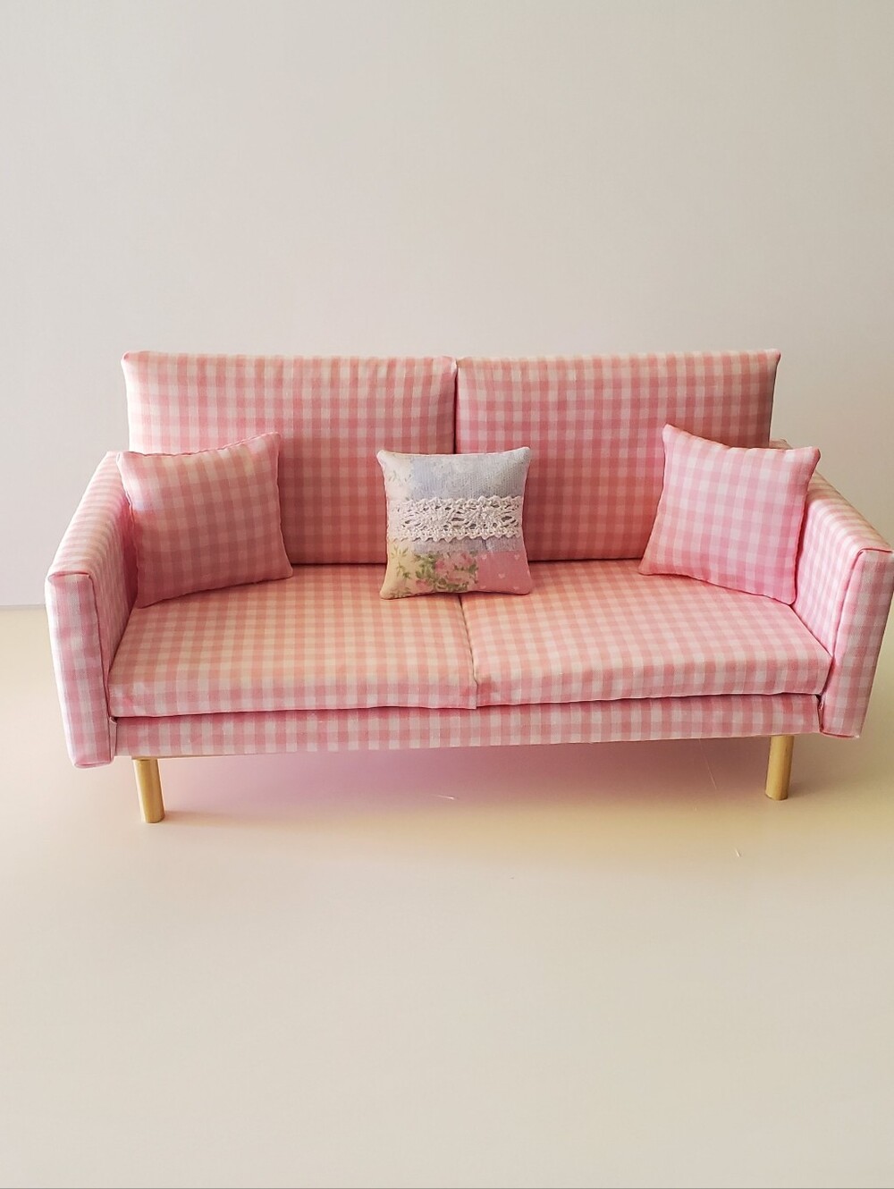 Barbie Miniature Dollhouse Sofa @nessa_bo_bessa - Picture 2 of 5